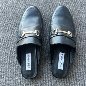Steve Madden black leather flats